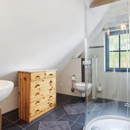 아파트 Apartment With Lake View, Private Garden And Wi-Fi