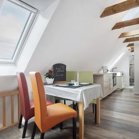 Apartment With Lake View, Private Garden And Wi-Fi *